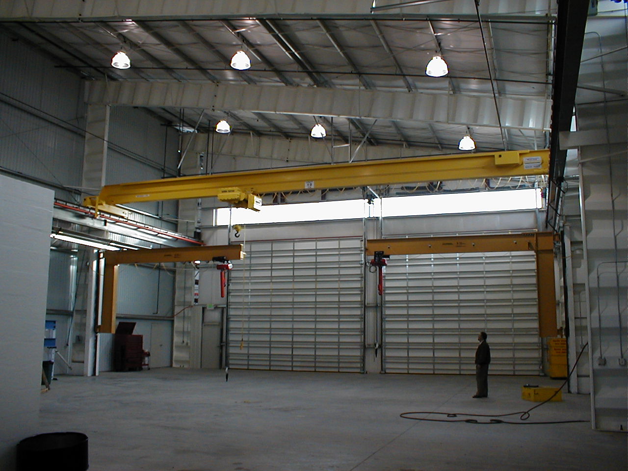 Single Girder Top Running 10-ton Crane Above Two 5-ton Jib Cranes